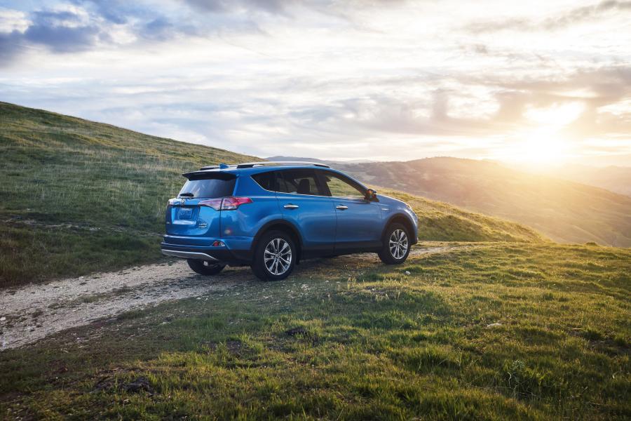  Toyota RAV4 Hybrid 2015 года  (US) (фото 15 из 51)